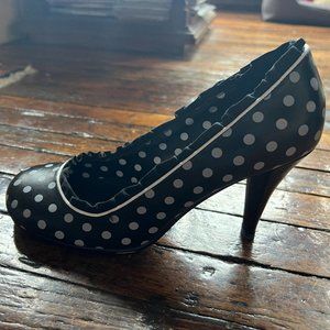 IRREGULAR CHOICE brand new black polka dot pumps, size 9 - never worn!